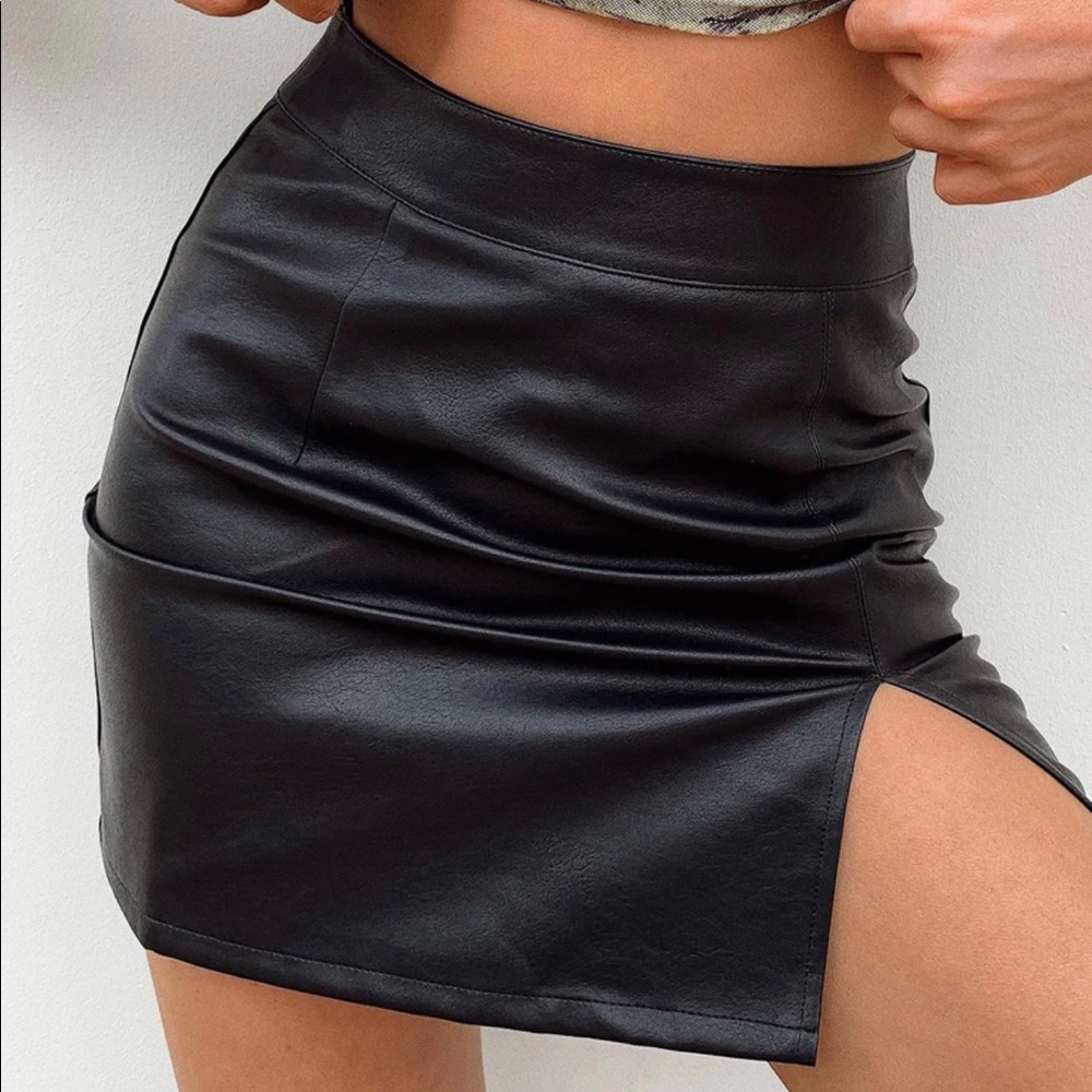 Princess Polly Rizzo Mini Skirt Black
